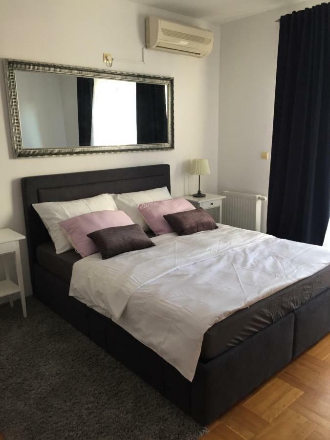 Studio Apartman Lara *** Осієк Екстер'єр фото