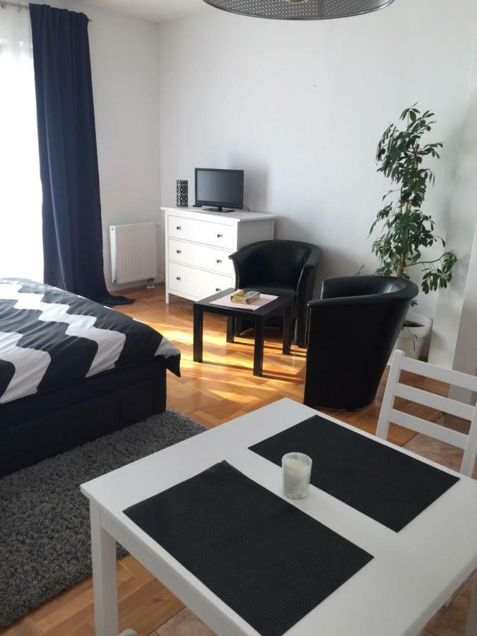 Studio Apartman Lara *** Осієк Екстер'єр фото
